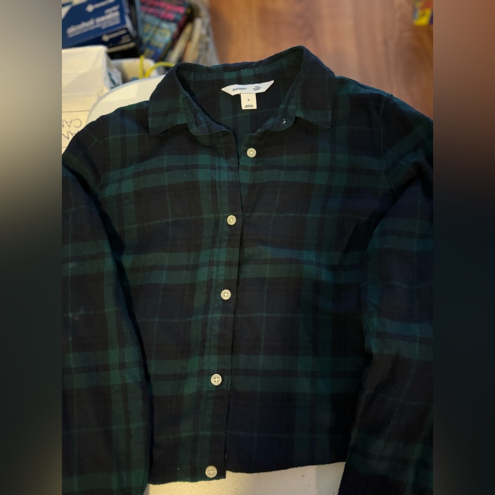 Old Navy green and navy plaid flannel shirt. Size small.